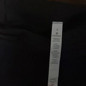 Lululemon leggings size 4 with pockets!